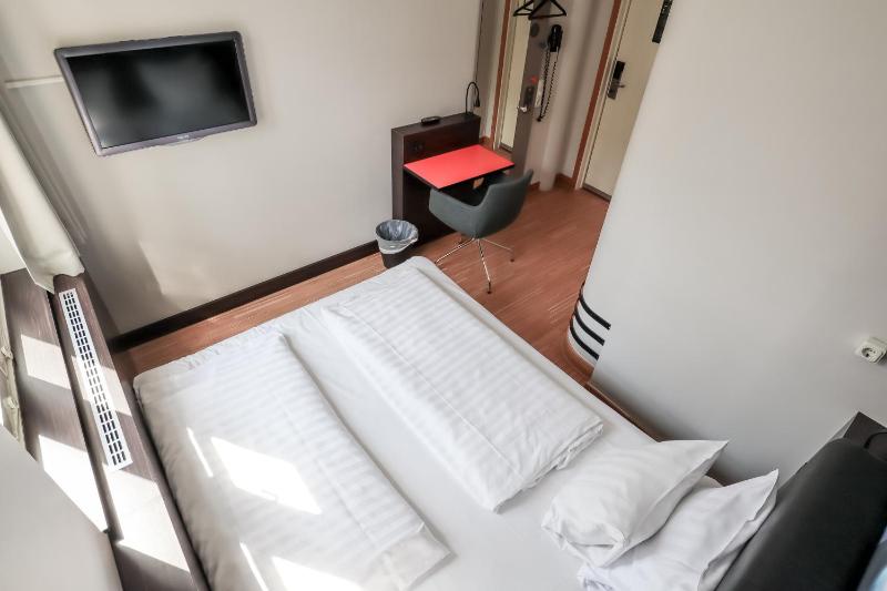 Standard Double Room  image 2