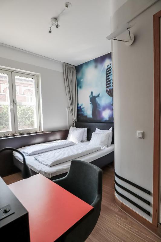 Standard Double Room  image 3