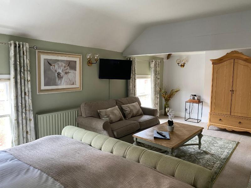 One-Bedroom Suite image 3