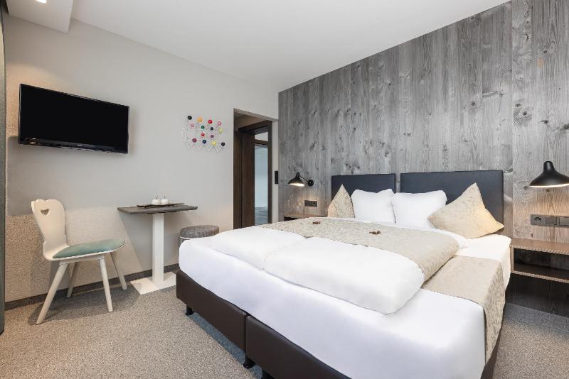 Double Room image 4