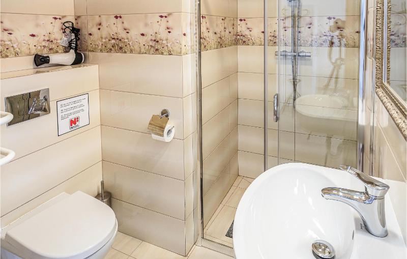 Five-Bedroom Holiday Home image 3