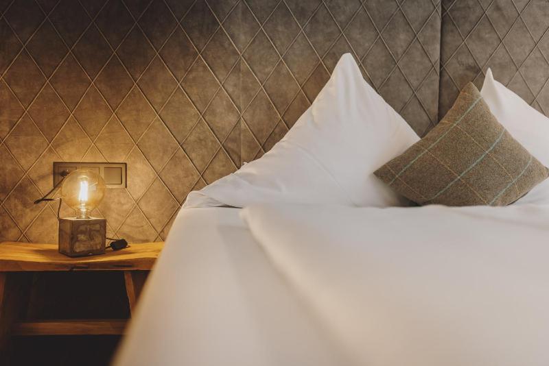 Double Room with Balcony image 4