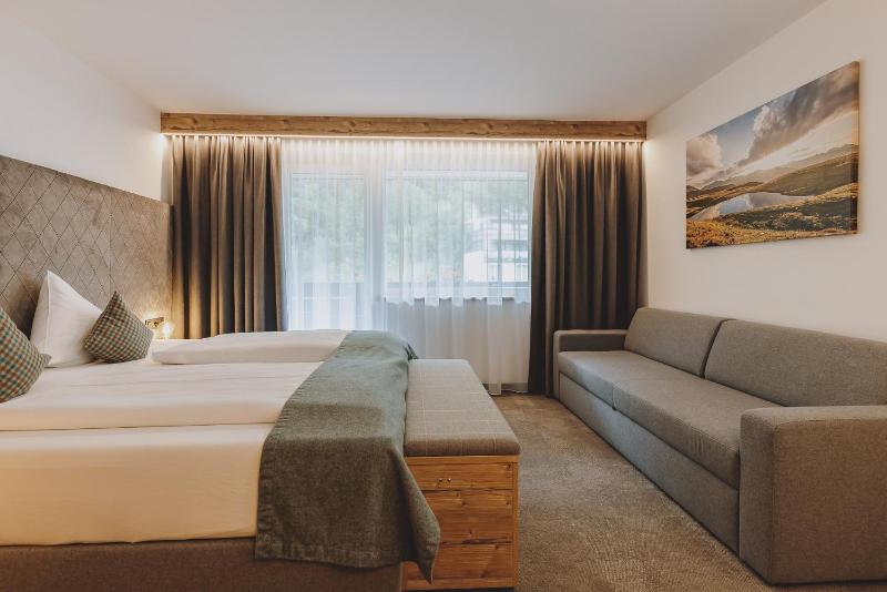 Deluxe Studio image 3