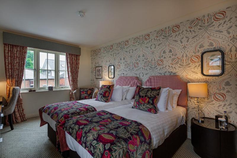 Superior Twin Room image 1
