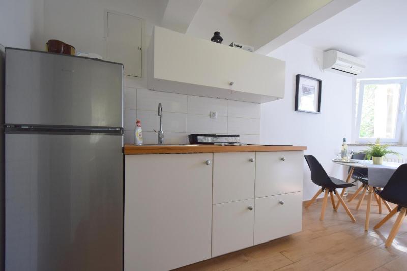 One-Bedroom Apartment with Sea View image 3