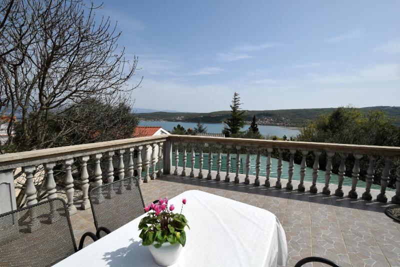 One-Bedroom Apartment with Sea View image 1