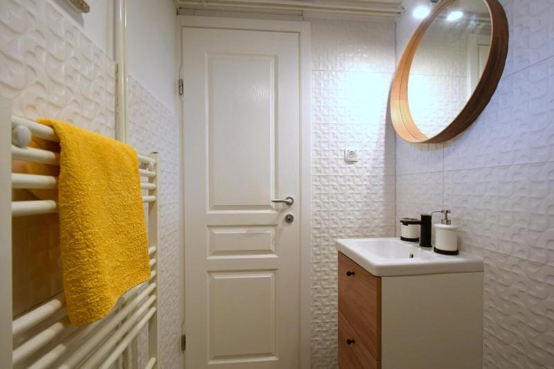 One-Bedroom Apartment with Terrace image 4