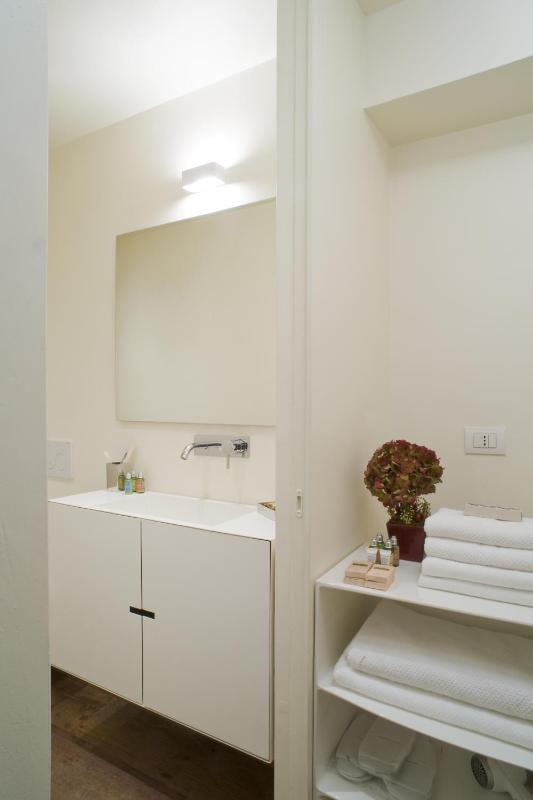 One-Bedroom Apartment image 3