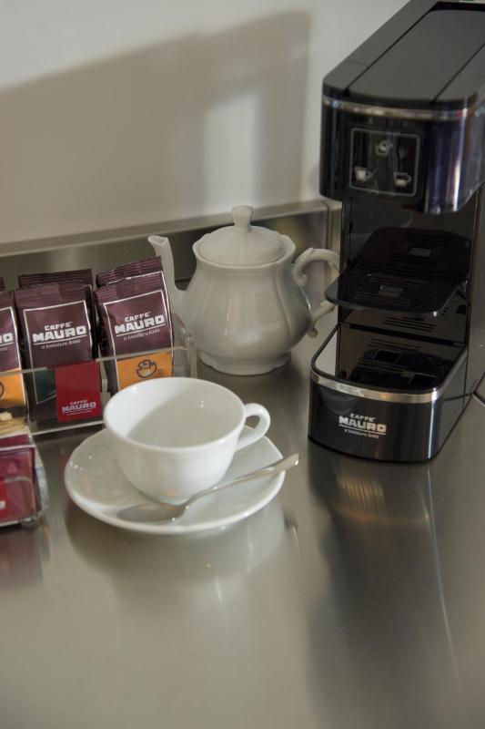 One-Bedroom Apartment image 2