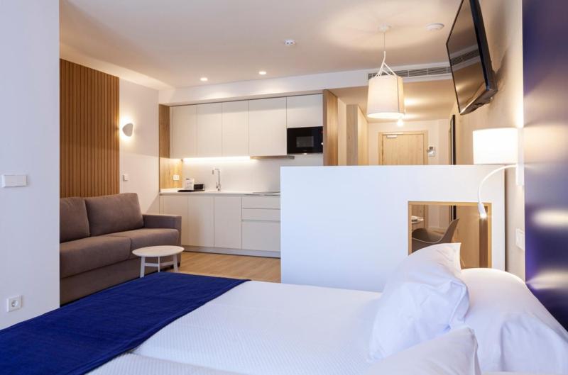 Apartamentos Mayal con Piscina - image 13