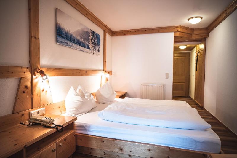 Standard Double Room image 4