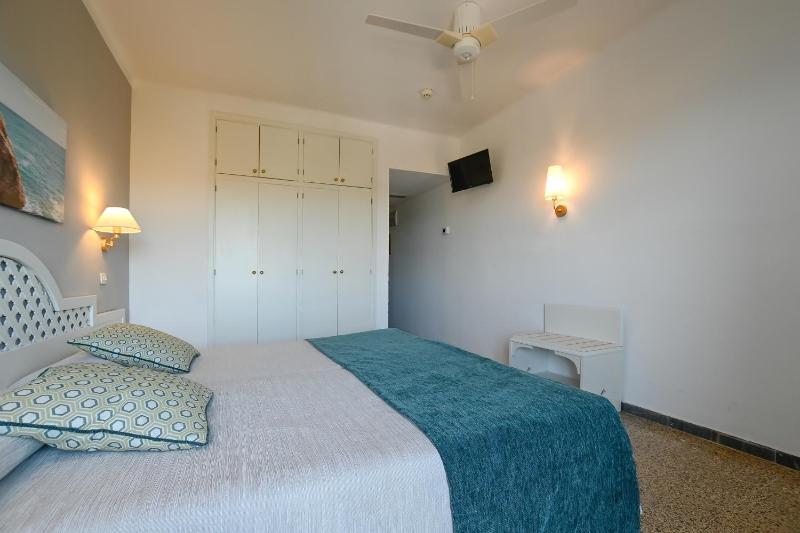 Double Room with Side Sea View (2 Adults + 1 Child) image 1