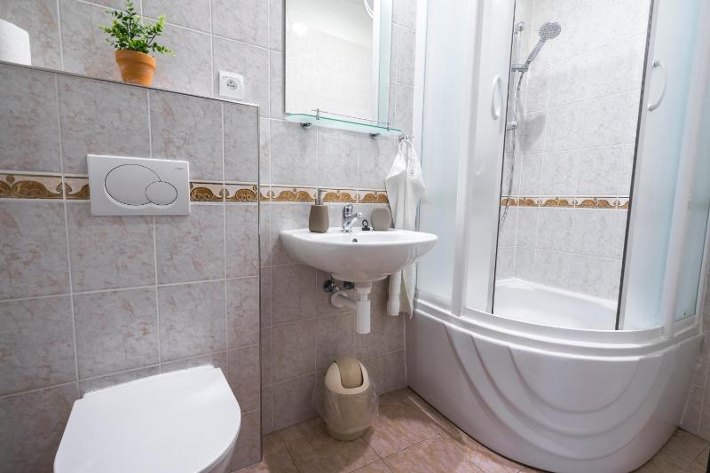 Double Room with Balcony image 3