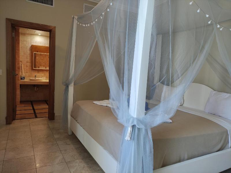 Chic Beachfront Apartment - Private Beach Access - image 27