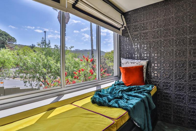 One-Bedroom Apartment image 2
