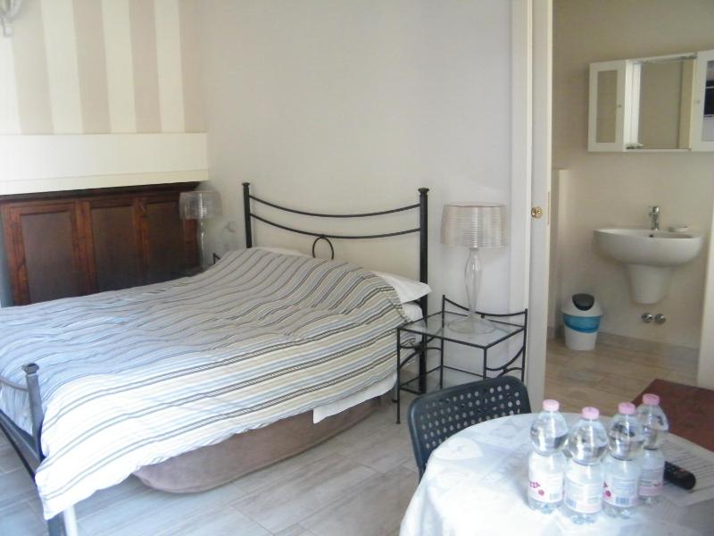 Triple Room with Private Bathroom image 3