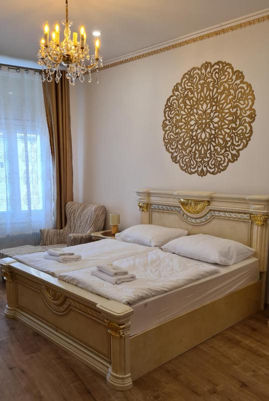 Deluxe King Suite image 1