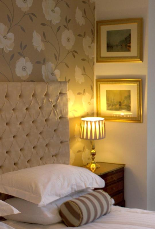 Deluxe Double or Twin Room image 3