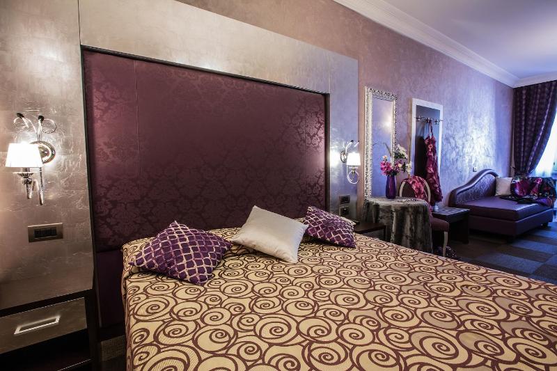 Superior Triple Room image 3