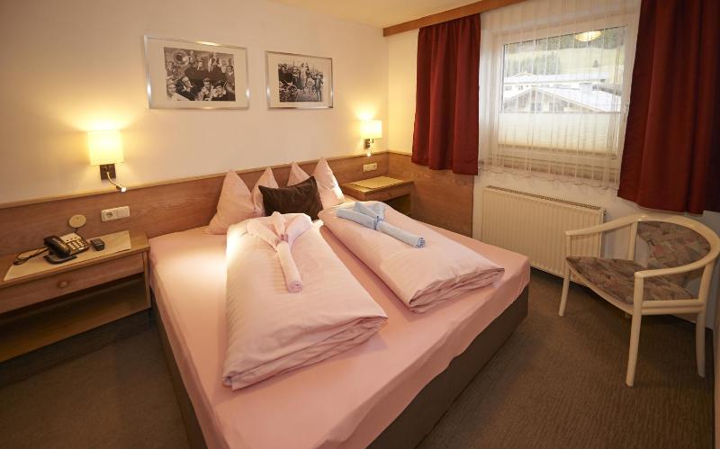 One-Bedroom Apartment image 3