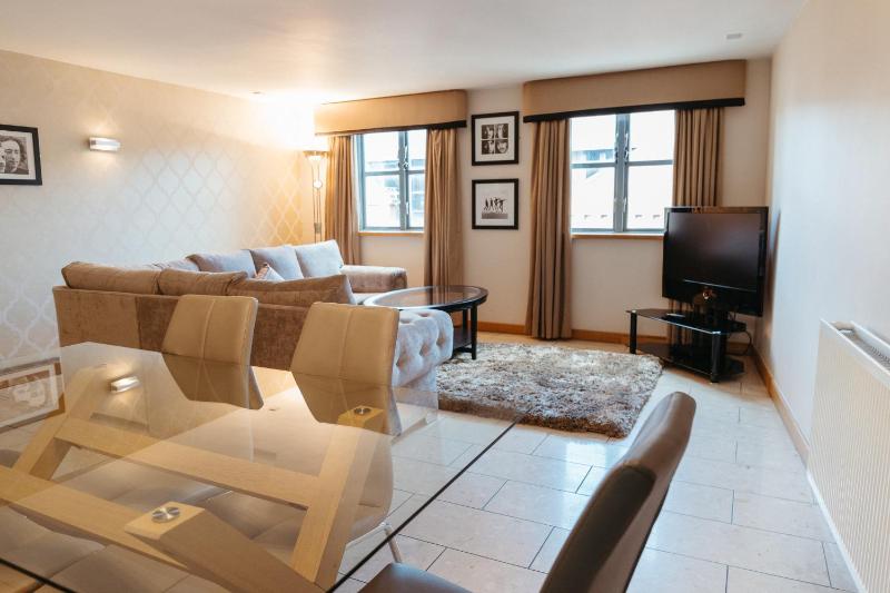 Superior 1 Bedroom Apartment image 3