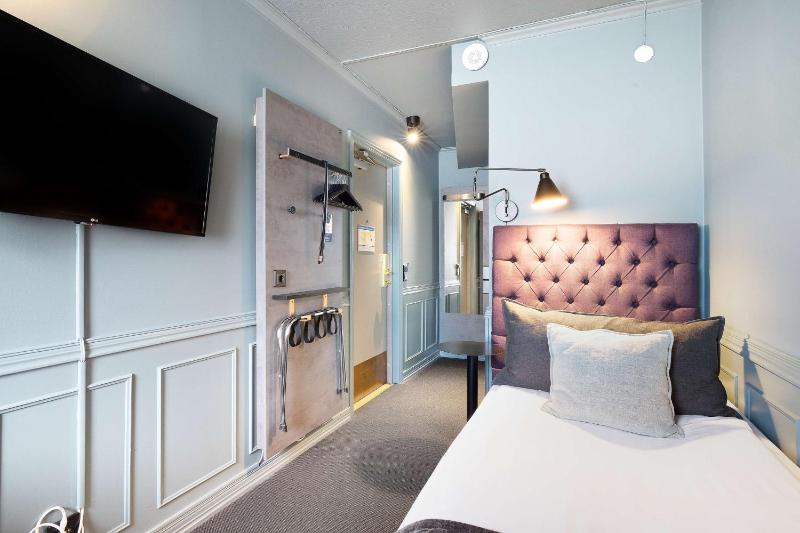 Standard Single Room image 3