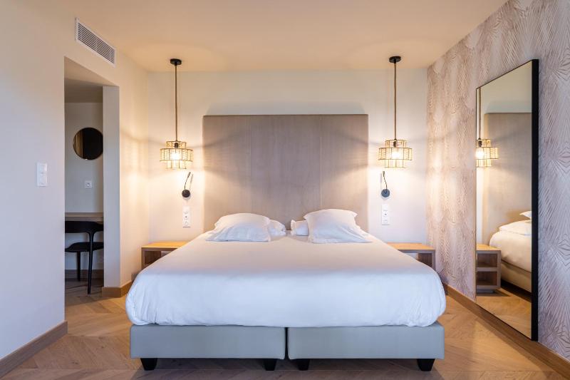 Superior Double Room with City View image 1