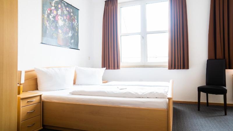 Double Room image 1