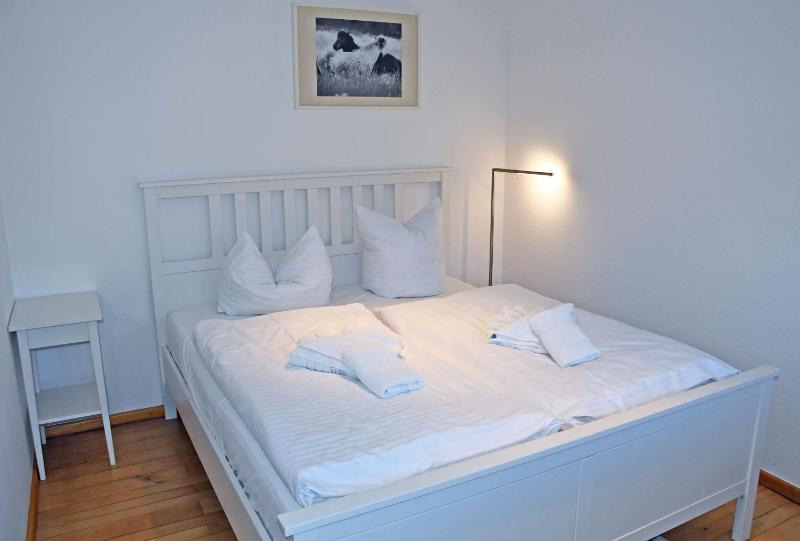 NEU angeboten Mönchguter Ferienhaus u Reetdach mit Kamin - image 5