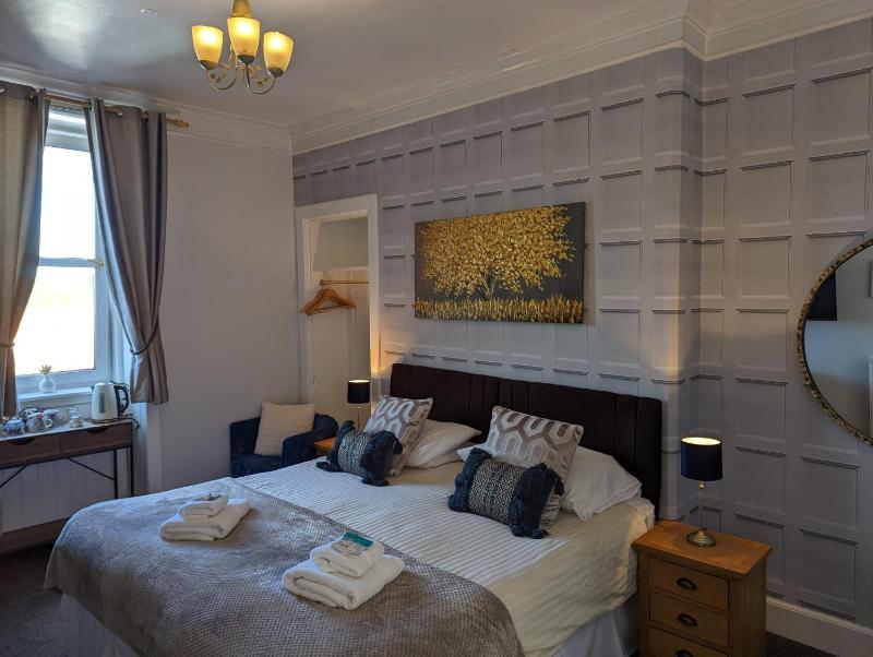 Twin Room image 2