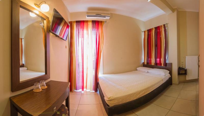 Small Double Room image 2