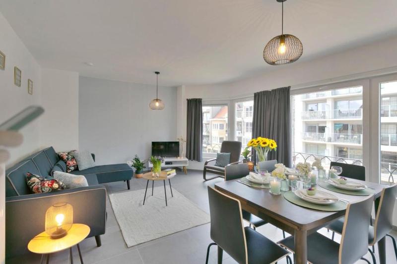 Delightful family apartment at only 50 meters from the beach / Panne A Côte Images