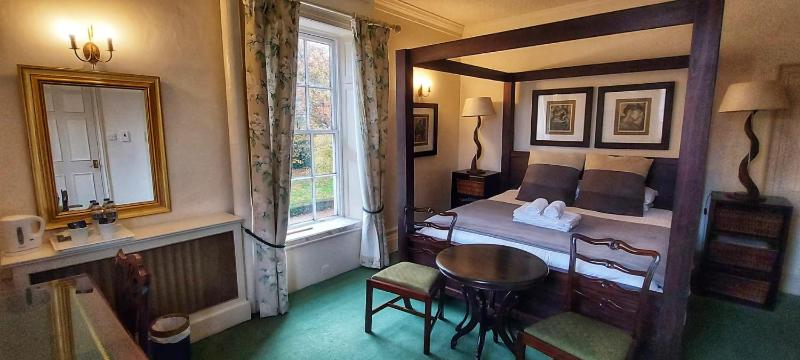 King Room image 4