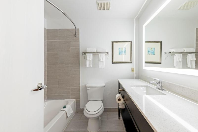 King Room - Non-Smoking image 2
