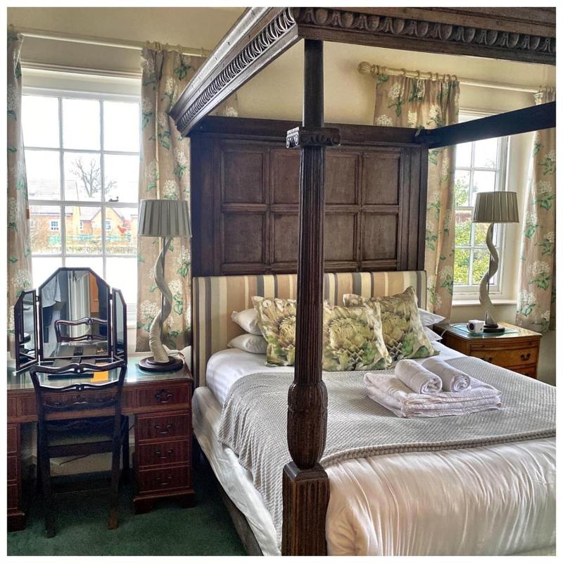 King Room image 3