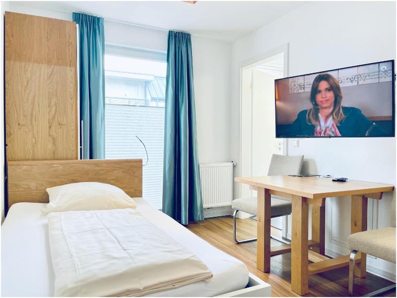 Apartment (1 Adult) image 3