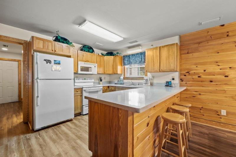 Comfy Condo with Retreat Atmosphere - image 14