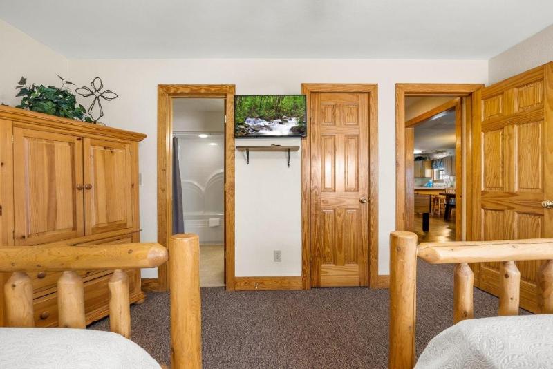 Comfy Condo with Retreat Atmosphere - image 32