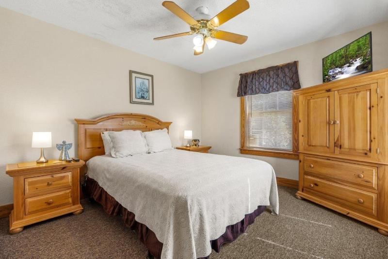 Comfy Condo with Retreat Atmosphere - image 34