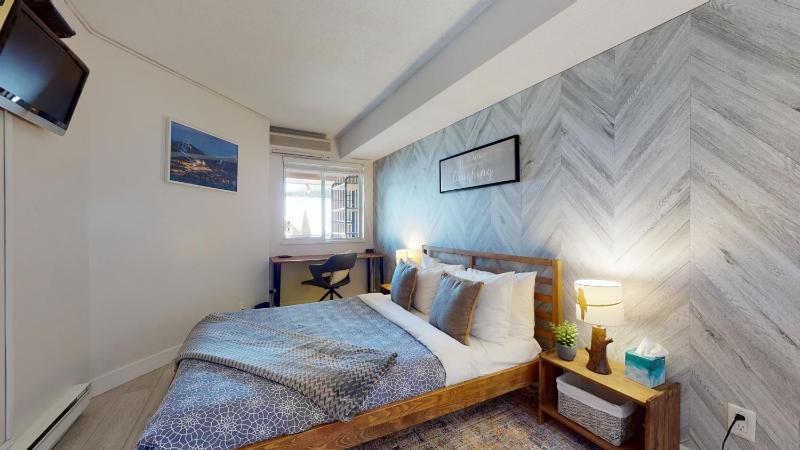 1BR plus Den in Marketplace Lodge Village Location Mountain Views Complex Hot Tub - image 19