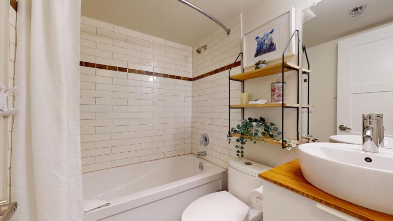 1BR plus Den in Marketplace Lodge Village Location Mountain Views Complex Hot Tub - image 9