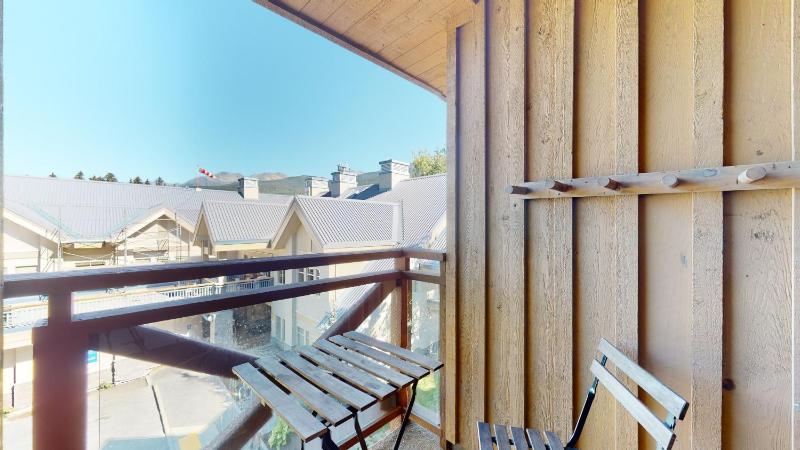 1BR plus Den in Marketplace Lodge Village Location Mountain Views Complex Hot Tub - image 6