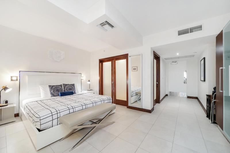 Strand Ocean Drive Suites - image 21