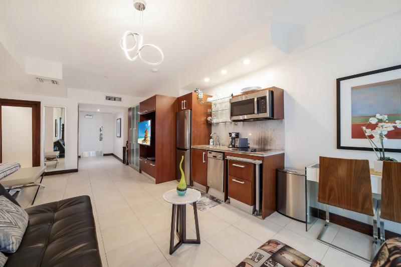 Strand Ocean Drive Suites - image 3