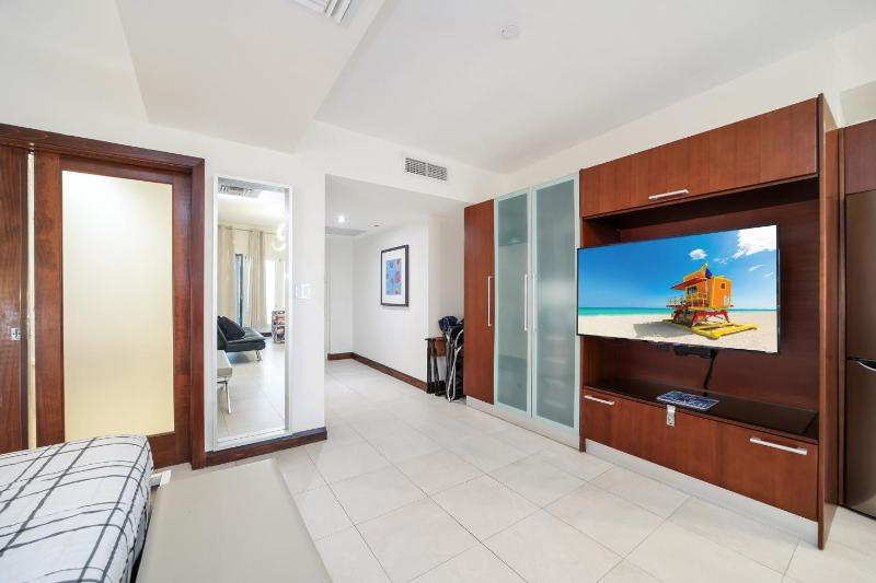 Strand Ocean Drive Suites - image 12