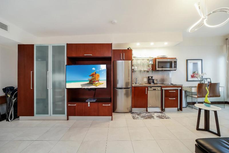 Strand Ocean Drive Suites - image 13