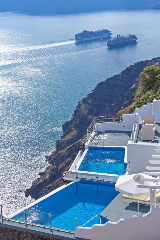 Angels infinity pool suite image 3