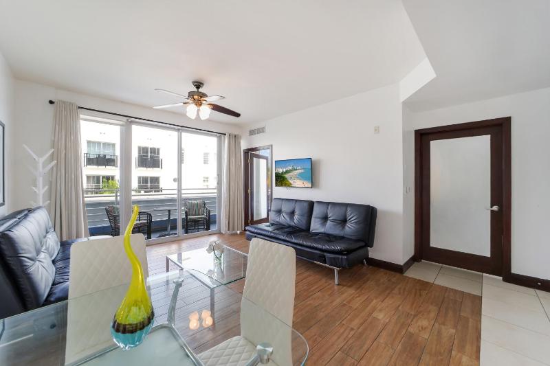Strand Ocean Drive Suites - image 2