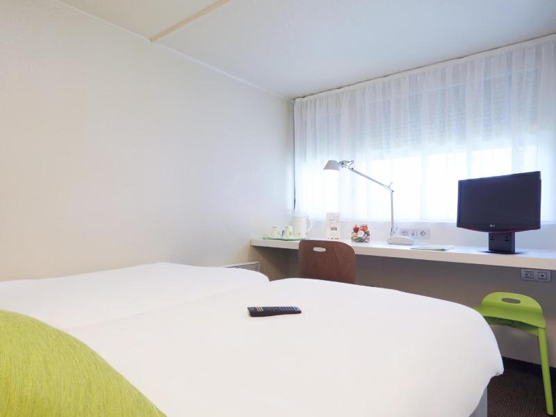 Twin Room image 3