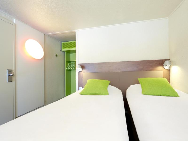 Twin Room image 2
